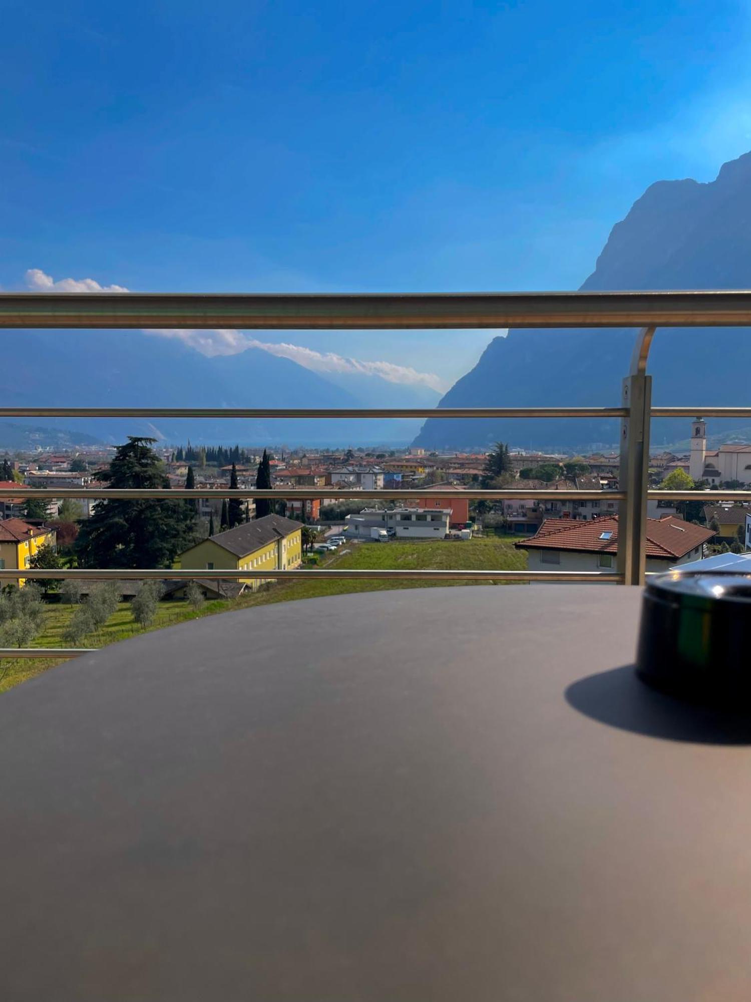 View & Chill Apartment Riva del Garda Eksteriør billede