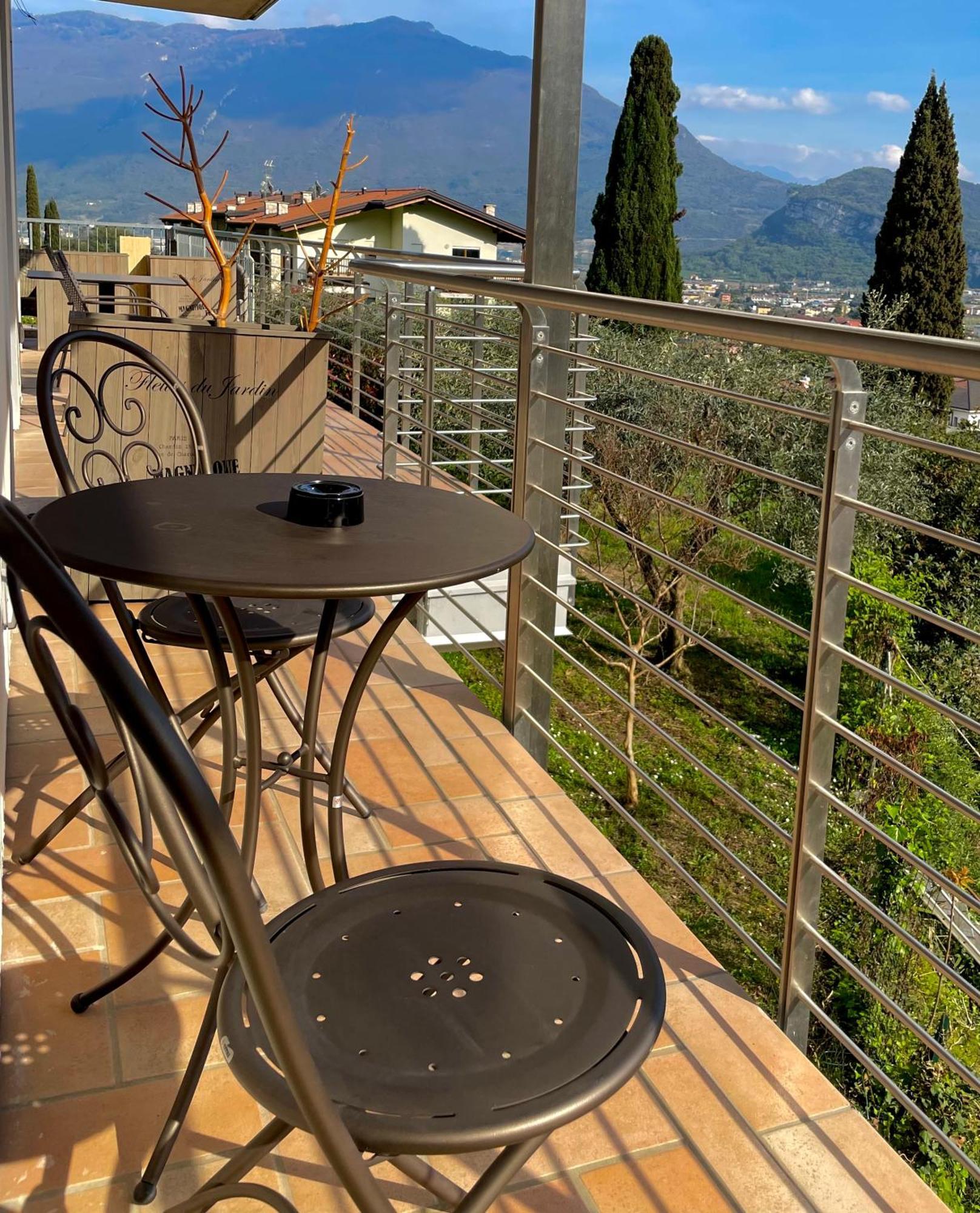 View & Chill Apartment Riva del Garda Eksteriør billede